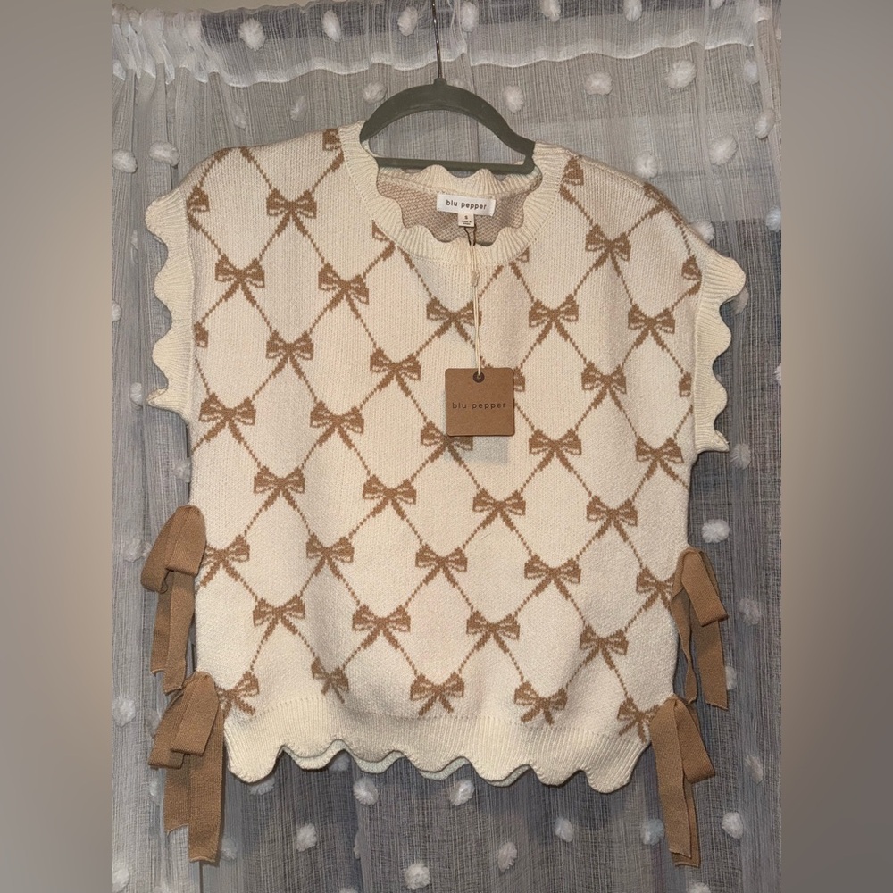 Bow sweater vest